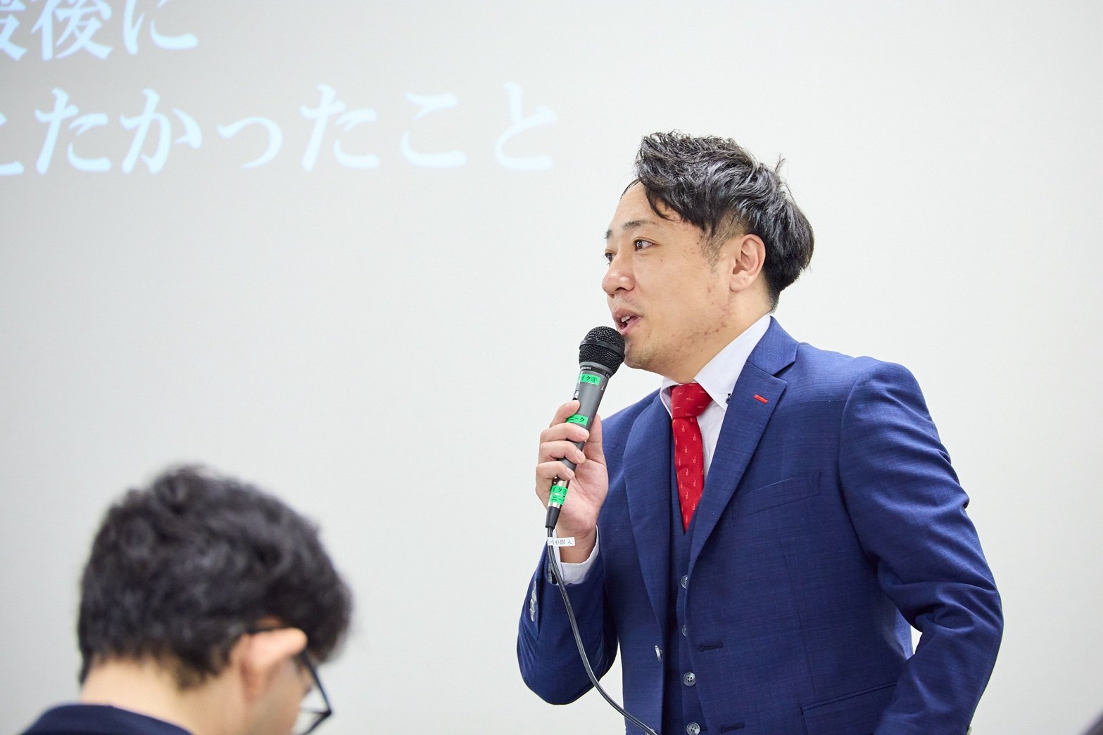 セミナーで話す講師